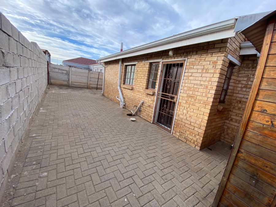 3 Bedroom Property for Sale in Vista Park Free State